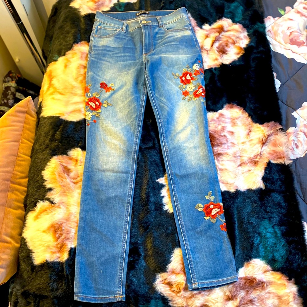 Express NWT embroidered jegging high rise